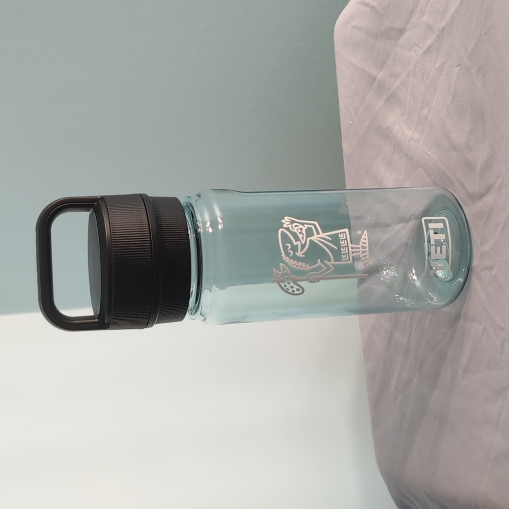 Collector's Item - Little Caesars Pizza 20 oz Yeti Yonder Chug Cap Water Bottle